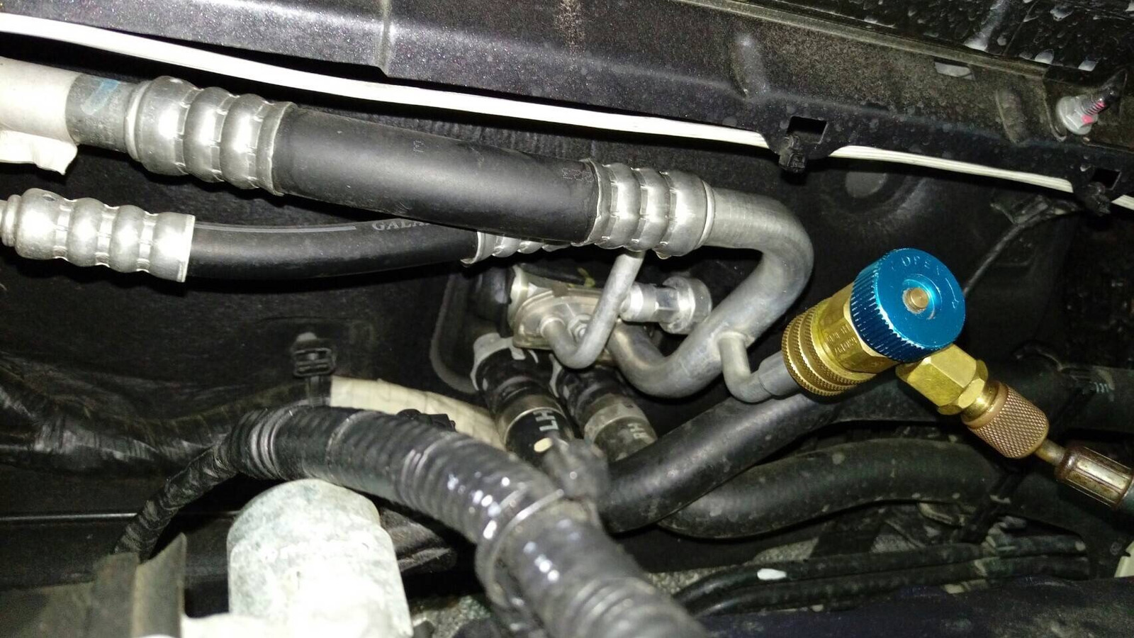 2017 年 FOCUS 冷氣管路與服務接點區作業畫面。